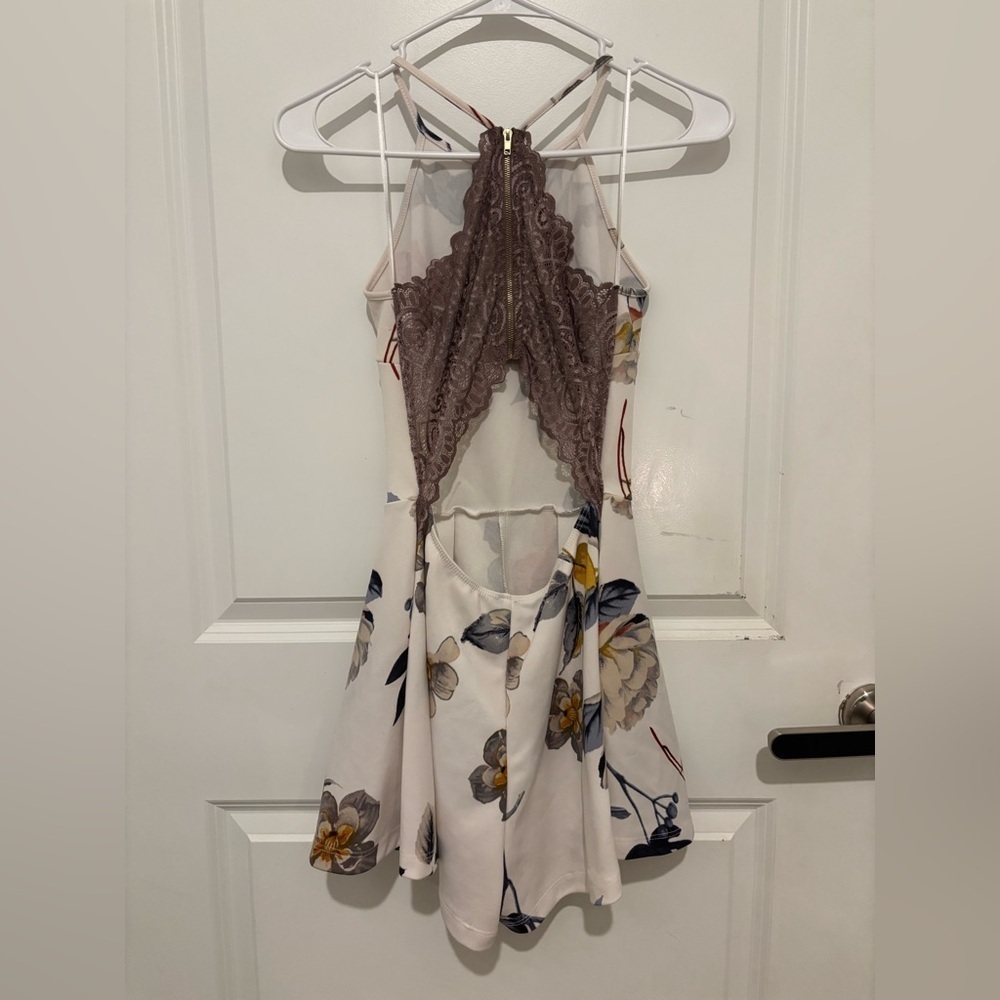 Windsor Floral halter top romper Women’s small - Picture 2 of 7